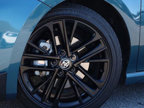 Used 2025 Toyota Camry SE image 3