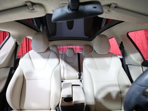 Used 2017 Tesla Model S 75 image 23