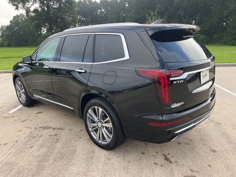 Used 2025 Cadillac XT6 Premium Luxury image 3