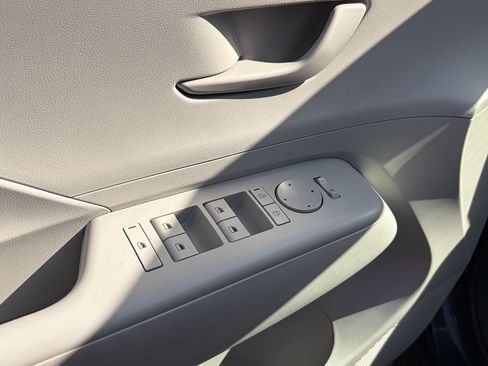 Certified 2025 Hyundai Kona SEL FWD image 8