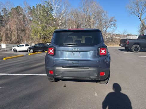 Used 2023 Jeep Renegade Latitude image 6