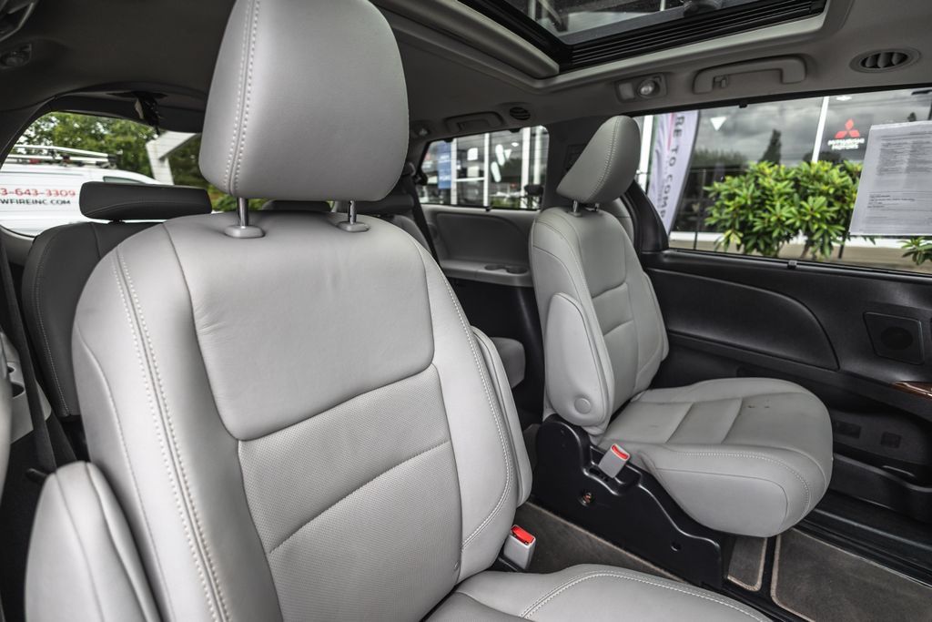 Used 2020 Toyota Sienna Limited AWD/4WD image 31