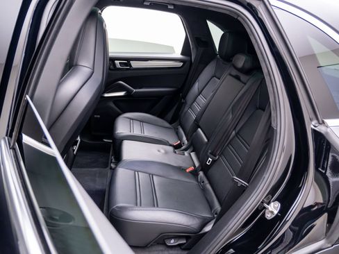 Used 2022 Porsche Cayenne Turbo S AWD/4WD image 16