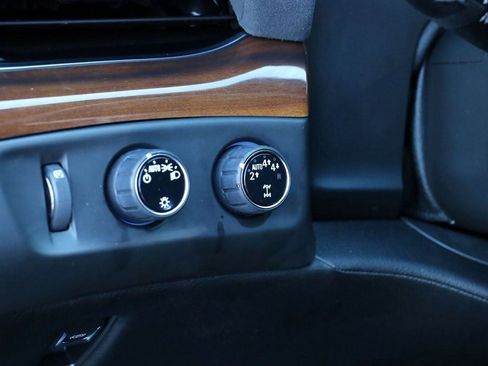 Used 2020 Cadillac Escalade ESV Premium Luxury image 23