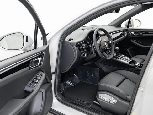 New 2025 Porsche Macan image 6