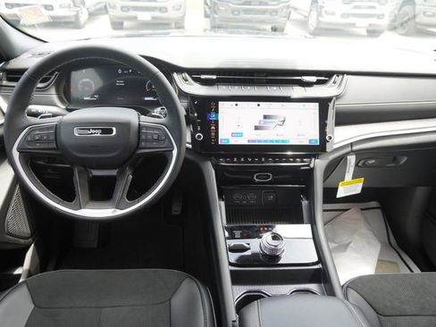 New 2026 Jeep Grand Cherokee Altitude AWD/4WD image 15