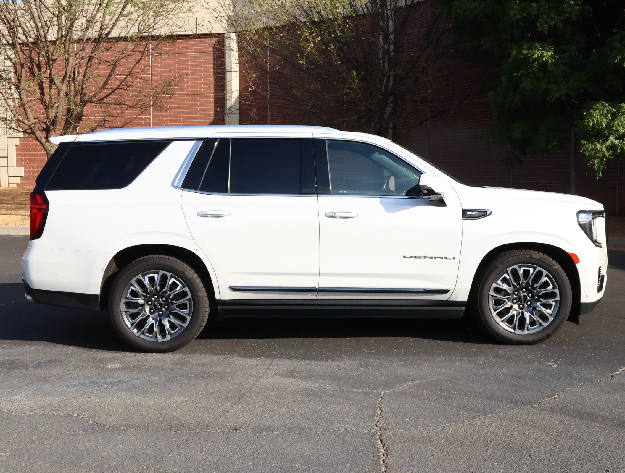 Used 2023 GMC Yukon Denali Ultimate AWD/4WD image 41