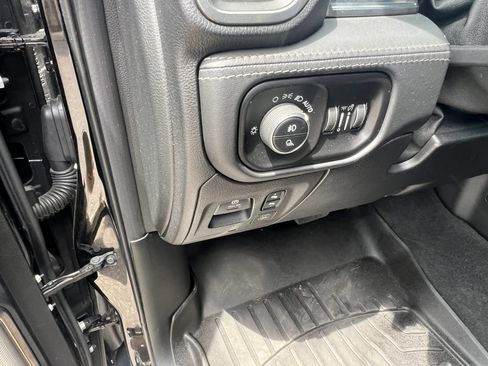Used 2020 RAM 1500 Limited w/ Black Appearance Package AWD/4WD image 39