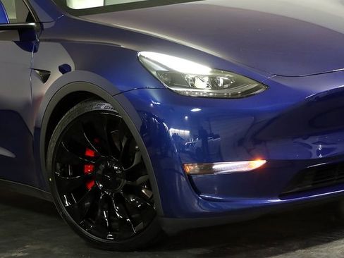 Used 2024 Tesla Model Y Performance image 8