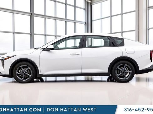 Used 2025 Kia K4 FWD image 2