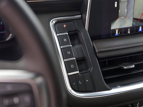 Used 2023 Chevrolet Tahoe Z71 w/ Luxury Package image 18