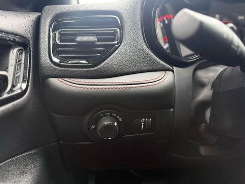 Used 2025 Dodge Durango GT image 27