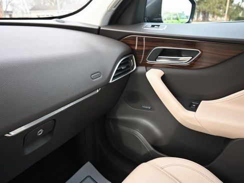 Used 2017 Jaguar F-PACE Prestige image 28