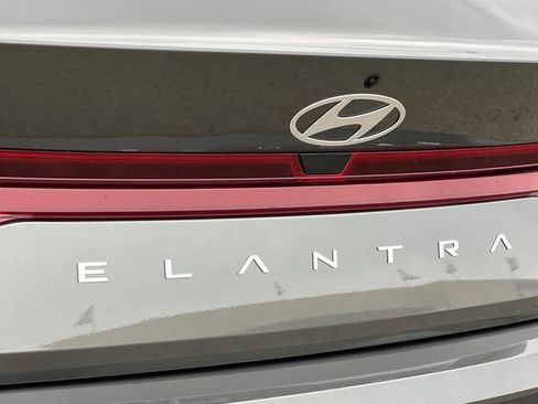 New 2026 Hyundai Elantra SE FWD image 8