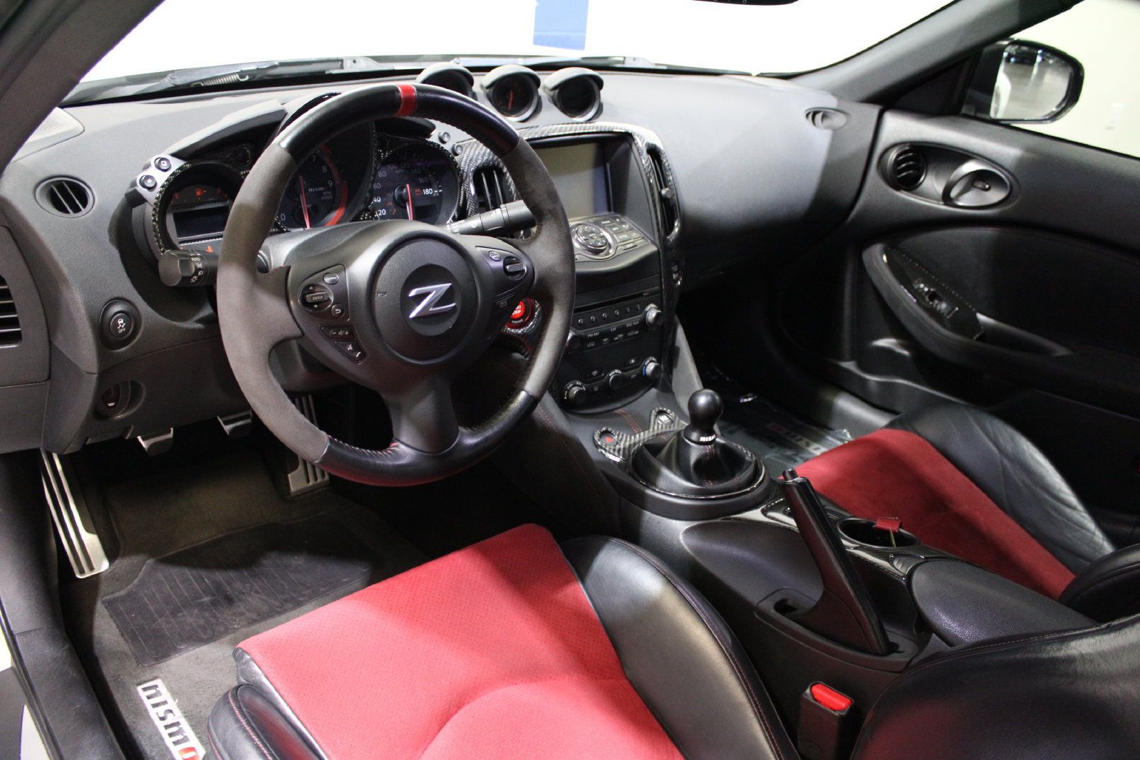 Used 2019 Nissan 370Z NISMO RWD image 26