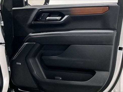 Used 2025 GMC Yukon Denali w/ Sun & Power Step Package image 29