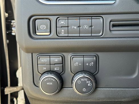 Used 2024 Chevrolet Suburban LT image 16