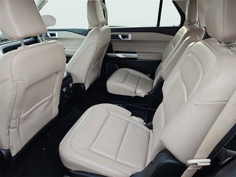 Used 2021 Ford Explorer XLT w/ Equipment Group 202A image 33