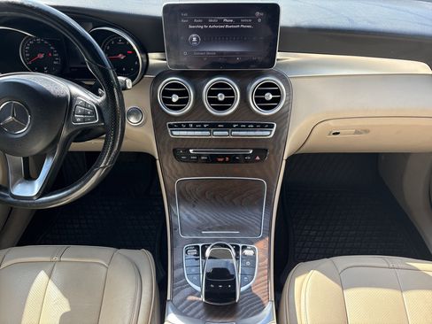 Used 2018 Mercedes-Benz GLC 300 4MATIC image 30