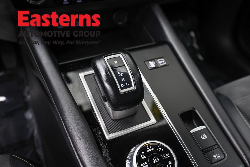 Used 2023 Mitsubishi Outlander SE AWD/4WD image 15