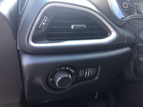 New 2027 Chrysler Pacifica Select AWD/4WD image 17