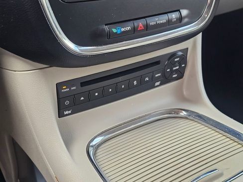 Used 2011 Chrysler Town & Country Limited FWD image 37