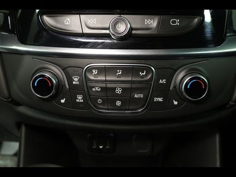 Used 2023 Chevrolet Traverse LT image 27