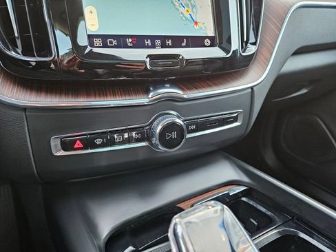 Certified 2023 Volvo XC60 T8 Ultimate w/ Climate Package AWD/4WD image 31