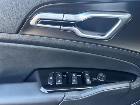 Used 2025 Kia Sportage EX image 10