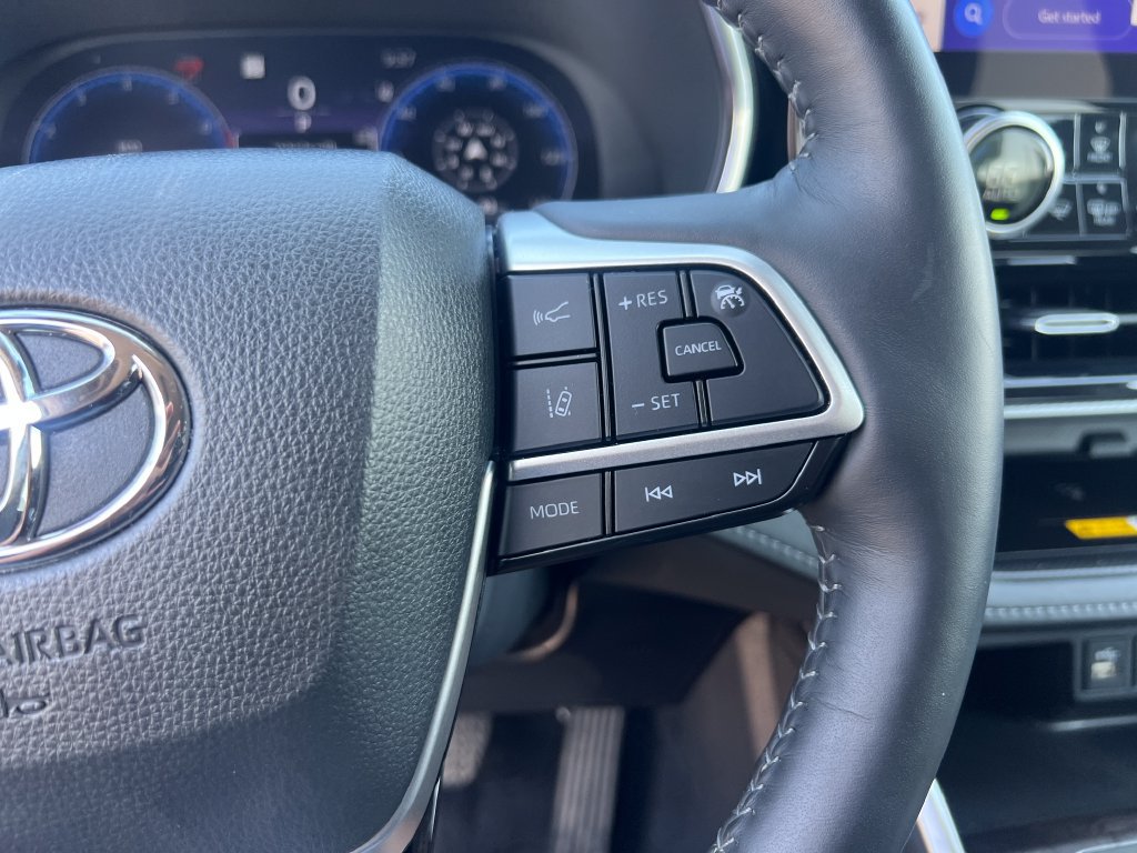 Used 2024 Toyota Highlander Platinum AWD/4WD image 15
