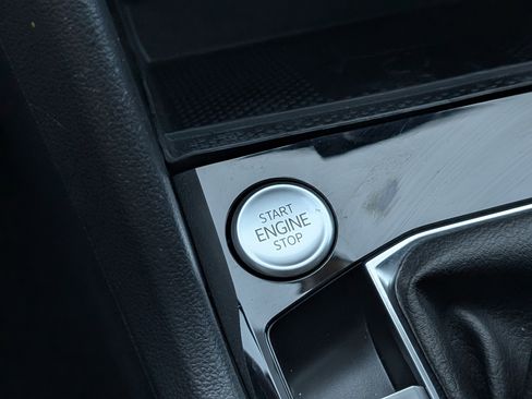 Used 2024 Volkswagen Taos SE w/ Panoramic Sunroof Package image 34