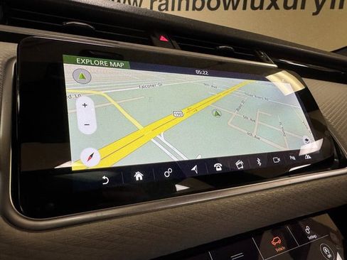 Used 2018 Land Rover Range Rover Velar R-Dynamic SE image 15