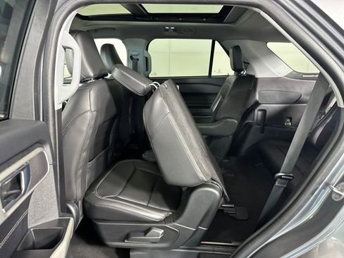 Used 2022 Ford Explorer XLT w/ Equipment Group 202A image 25