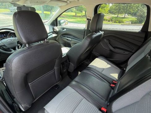 Used 2018 Ford Escape SE w/ SE Sport Appearance Package FWD image 5