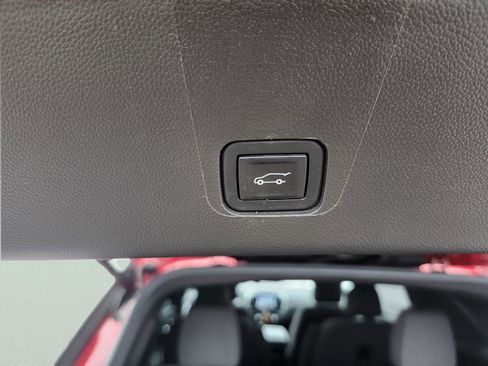 Used 2023 Chevrolet Traverse LT w/ LPO, Floor Liner Package image 31