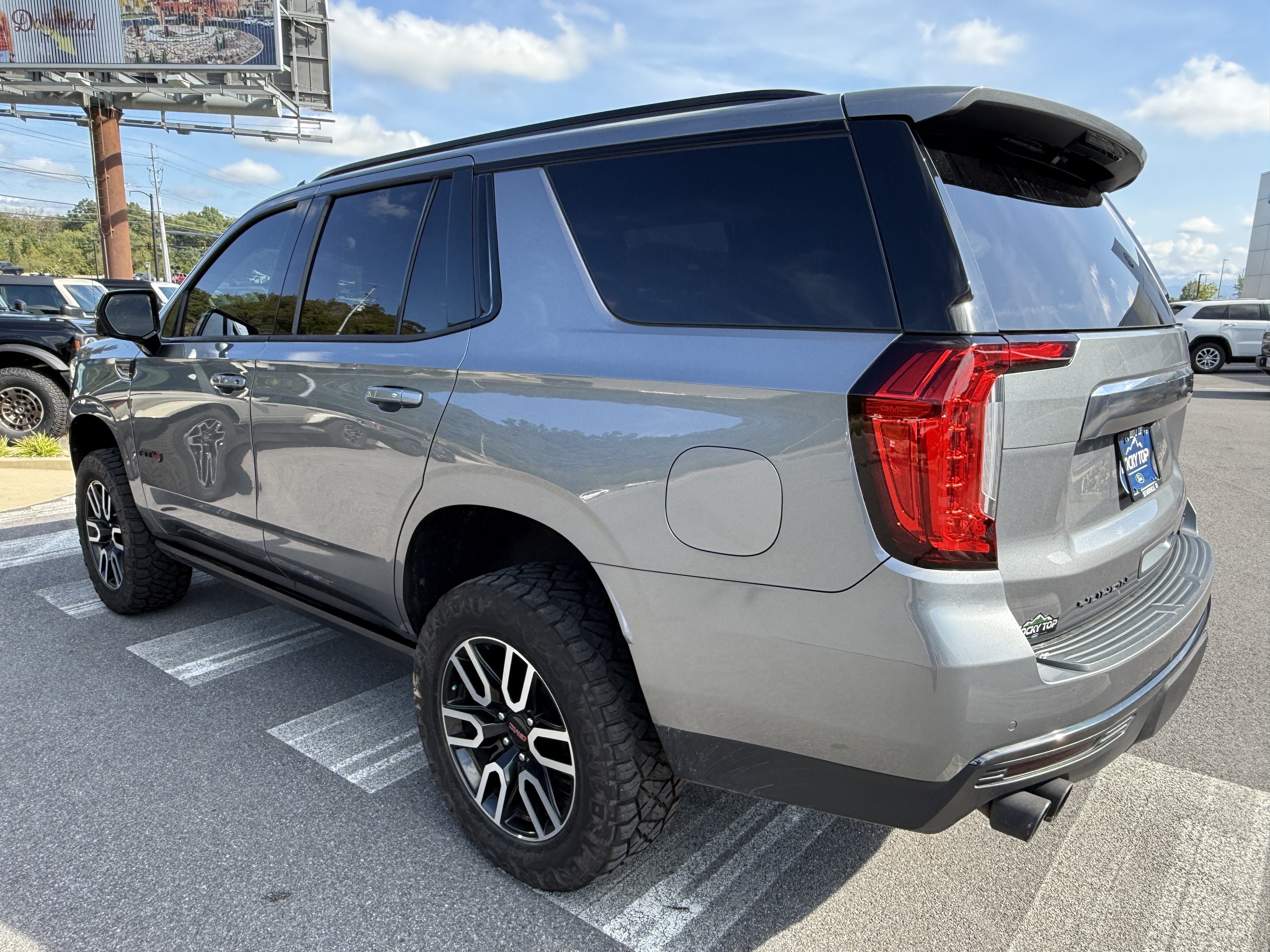 Used 2021 GMC Yukon AT4 w/ AT4 Premium Package AWD/4WD image 7