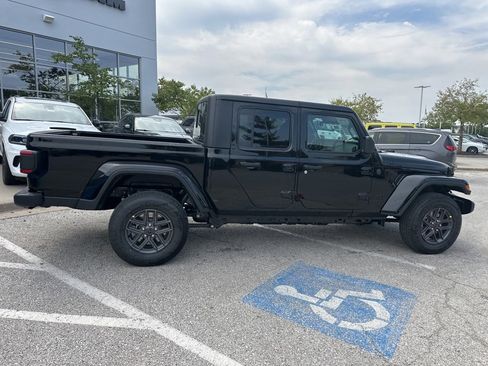 New 2025 Jeep Gladiator Sport image 30