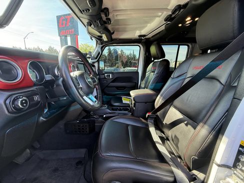 Used 2023 Jeep Gladiator Rubicon w/ Cold Weather Group AWD/4WD image 5