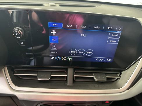 Used 2025 Chevrolet Trax LS w/ LPO, Blackout Package FWD image 17