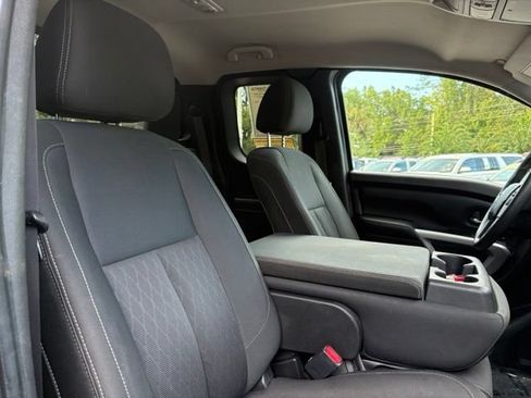 Used 2018 Nissan Titan SV AWD/4WD image 32