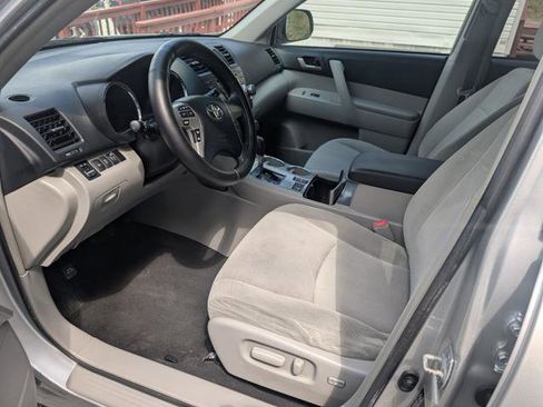 Used 2012 Toyota Highlander SE w/ Tech Pkg image 5