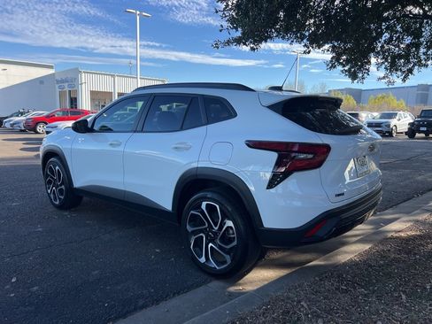 Used 2025 Chevrolet Trax RS w/ Sunroof Package image 5