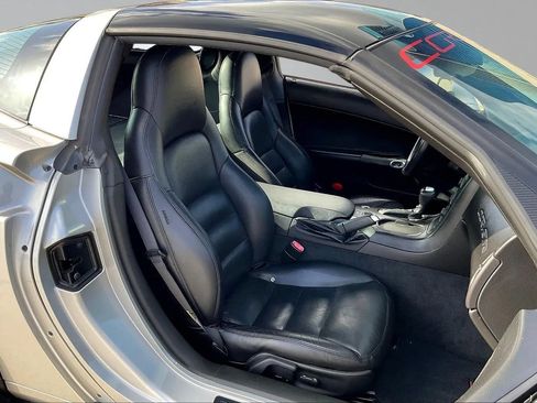 Used 2005 Chevrolet Corvette Coupe w/ Preferred Equipment Group RWD image 25