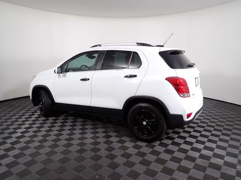 Used 2018 Chevrolet Trax LT w/ LT Convenience Package FWD image 9