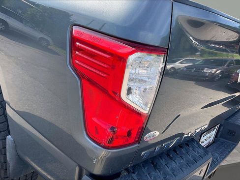Used 2016 Nissan Titan SL AWD/4WD image 31