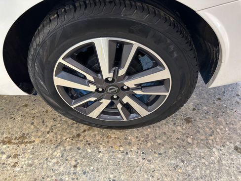 Used 2025 Nissan Versa SV image 29