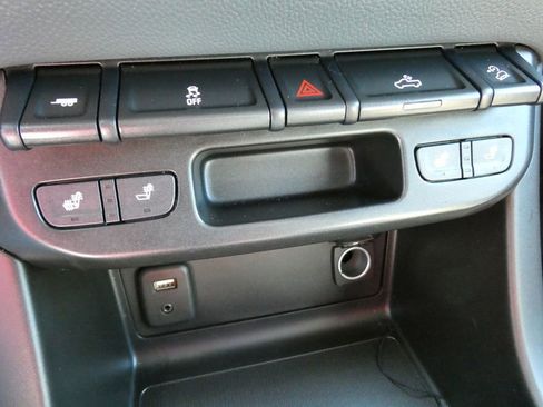 Used 2018 Chevrolet Colorado Z71 w/ Centennial Edition image 27