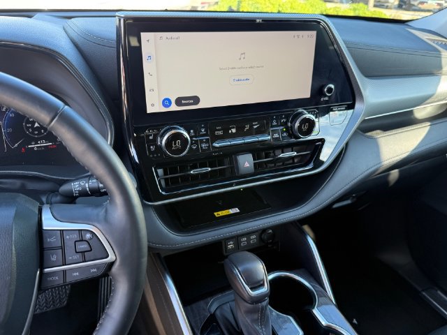 Used 2023 Toyota Highlander Platinum FWD image 17