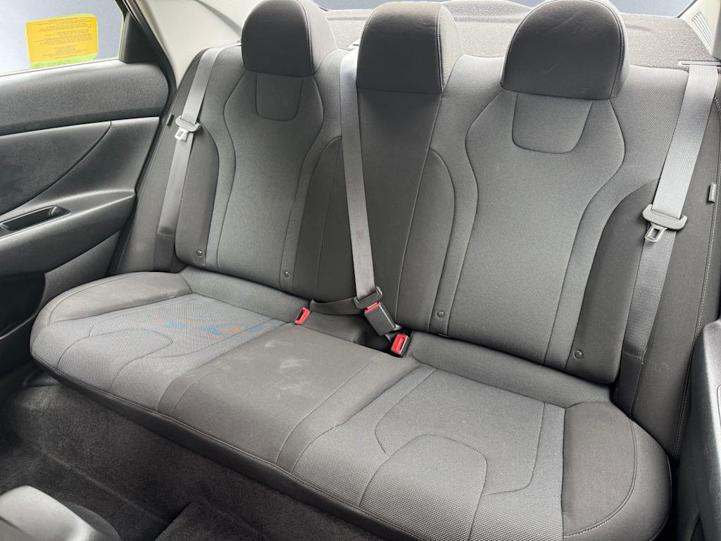 Used 2025 Hyundai Elantra SE FWD image 13
