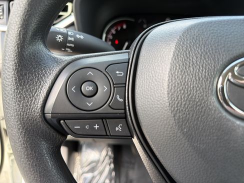 Used 2025 Toyota RAV4 XLE FWD image 24